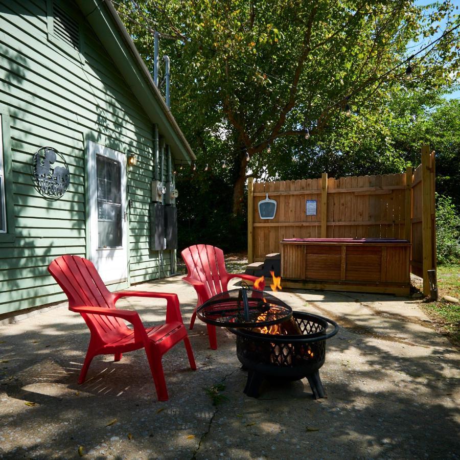 Steps From Downtown Pigeon Forge Parkway + Private Hottub And Firepit - Wifi - Firefly Bungalows Luaran gambar