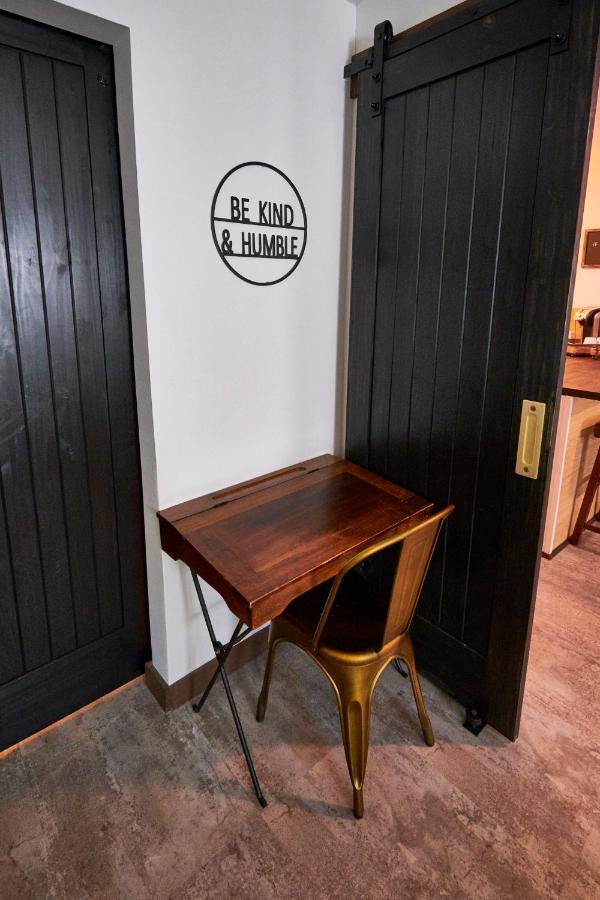 Steps From Downtown Pigeon Forge Parkway + Private Hottub And Firepit - Wifi - Firefly Bungalows Luaran gambar