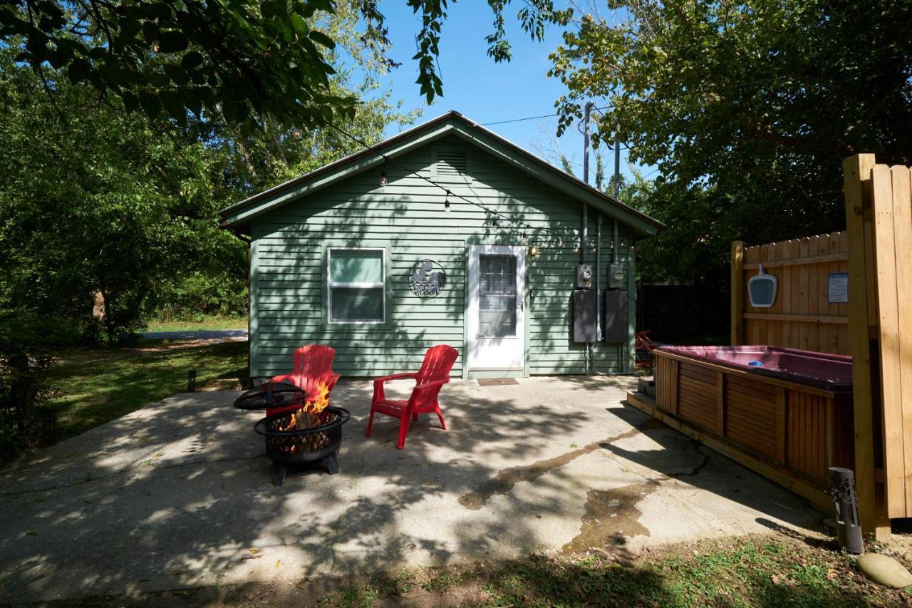 Steps From Downtown Pigeon Forge Parkway + Private Hottub And Firepit - Wifi - Firefly Bungalows Luaran gambar