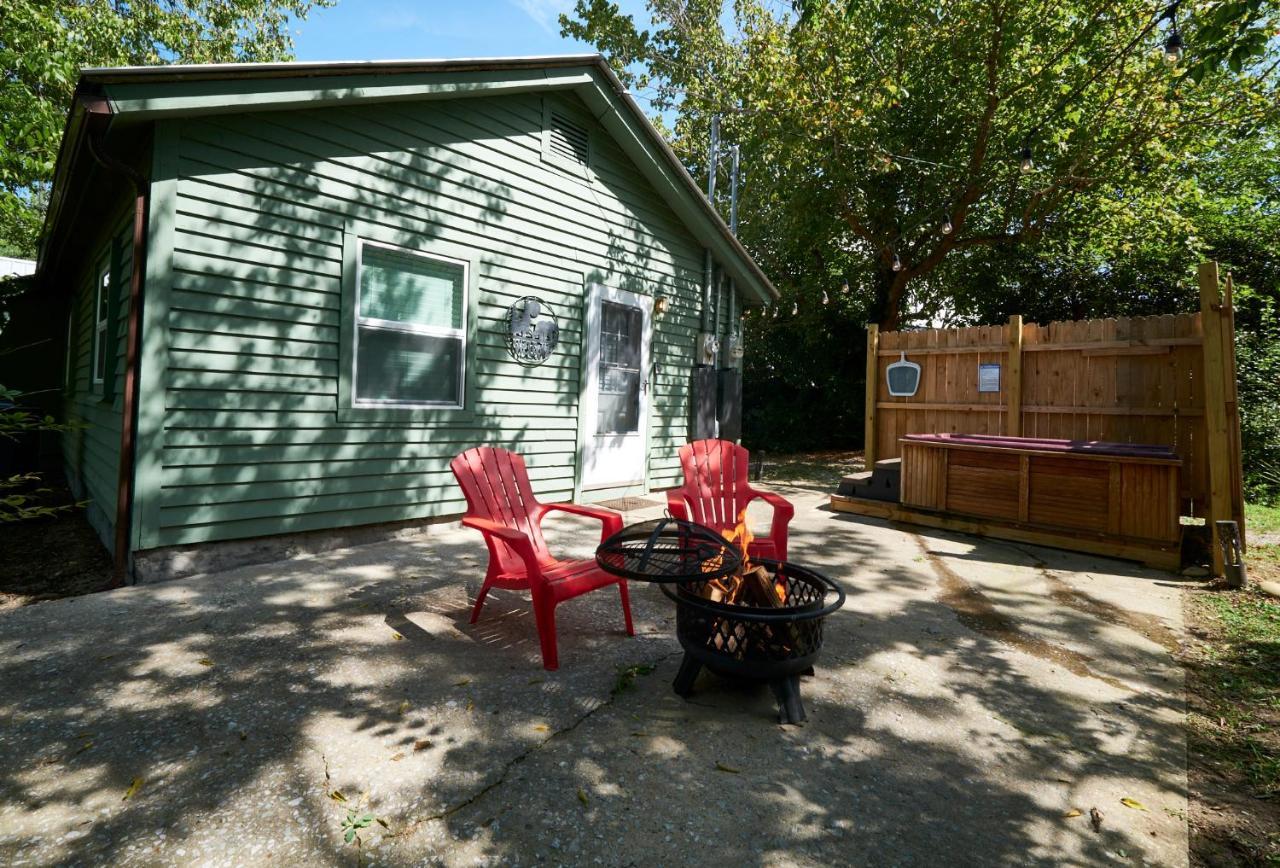 Steps From Downtown Pigeon Forge Parkway + Private Hottub And Firepit - Wifi - Firefly Bungalows Luaran gambar
